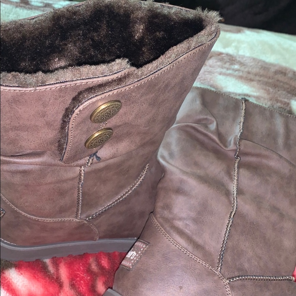 Boots - Picture 3 of 3